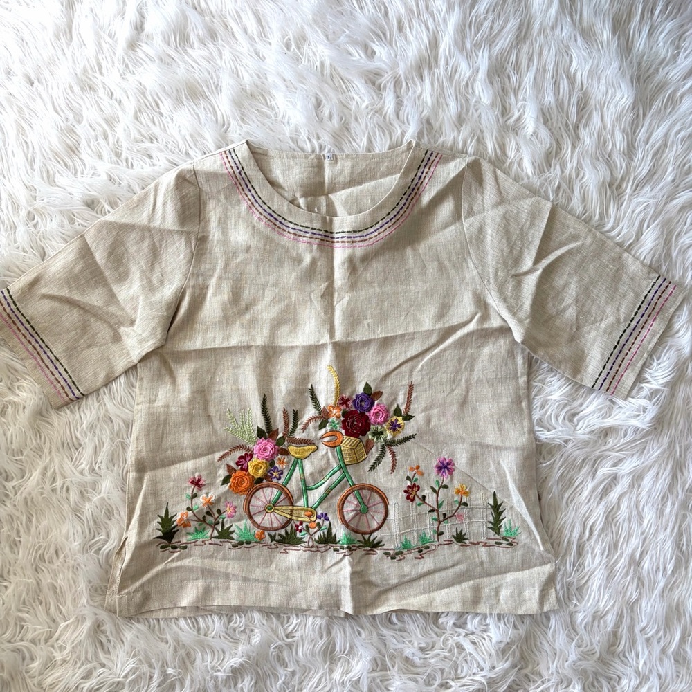 Floral Embroidered Women’s Blouse Large